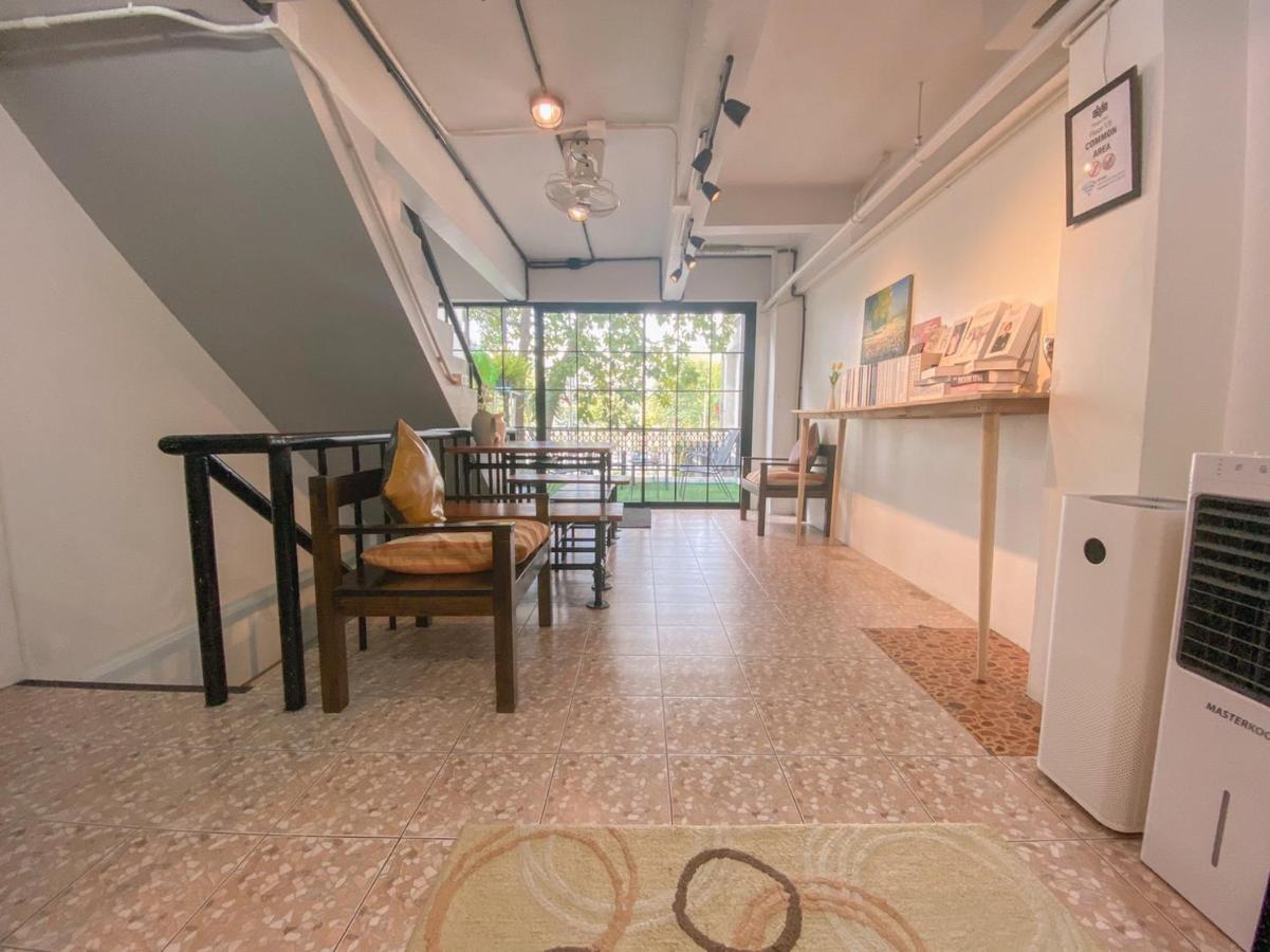 Sleep Owl Hostel Bangkok Exterior foto