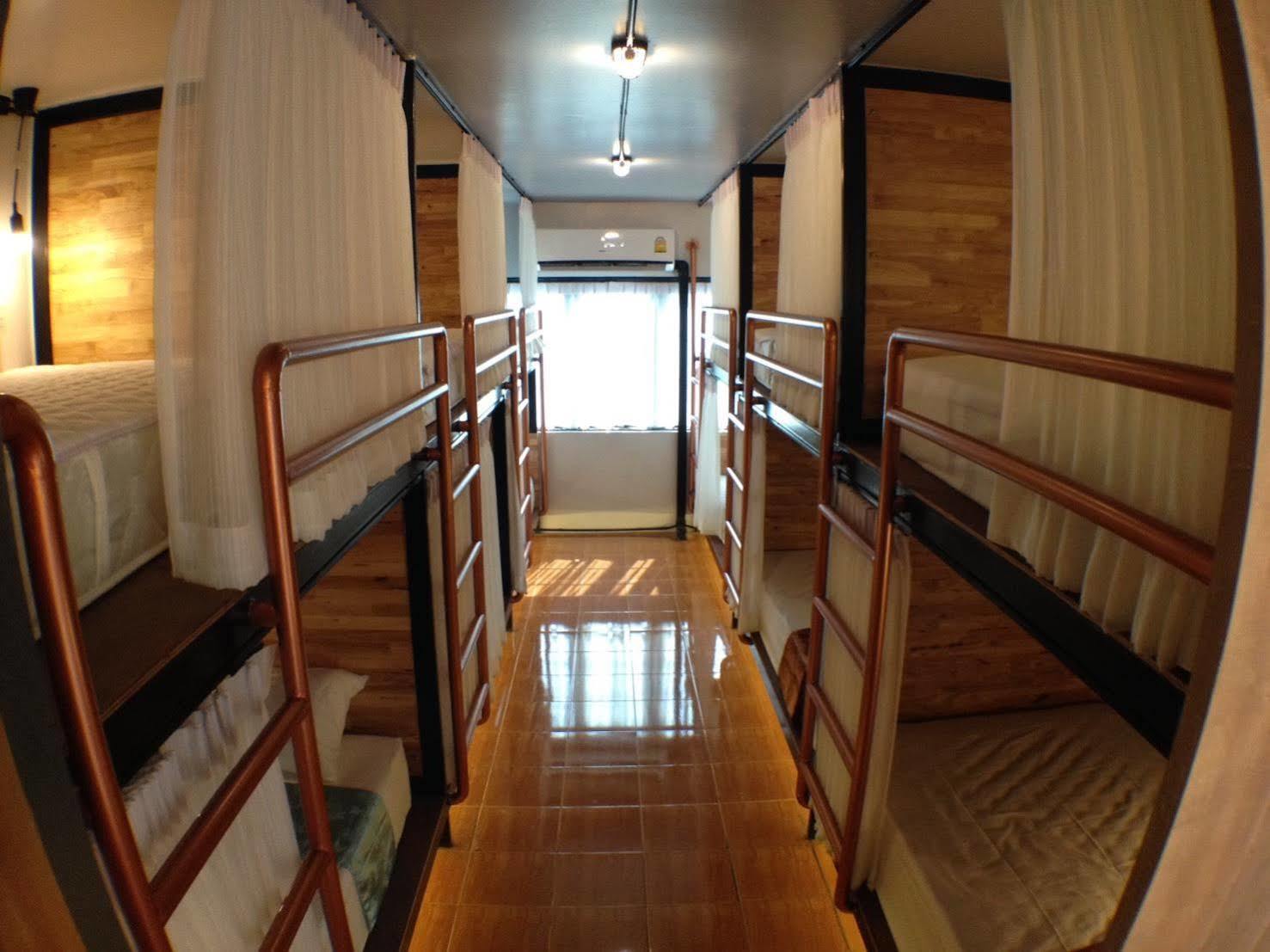 Sleep Owl Hostel Bangkok Exterior foto
