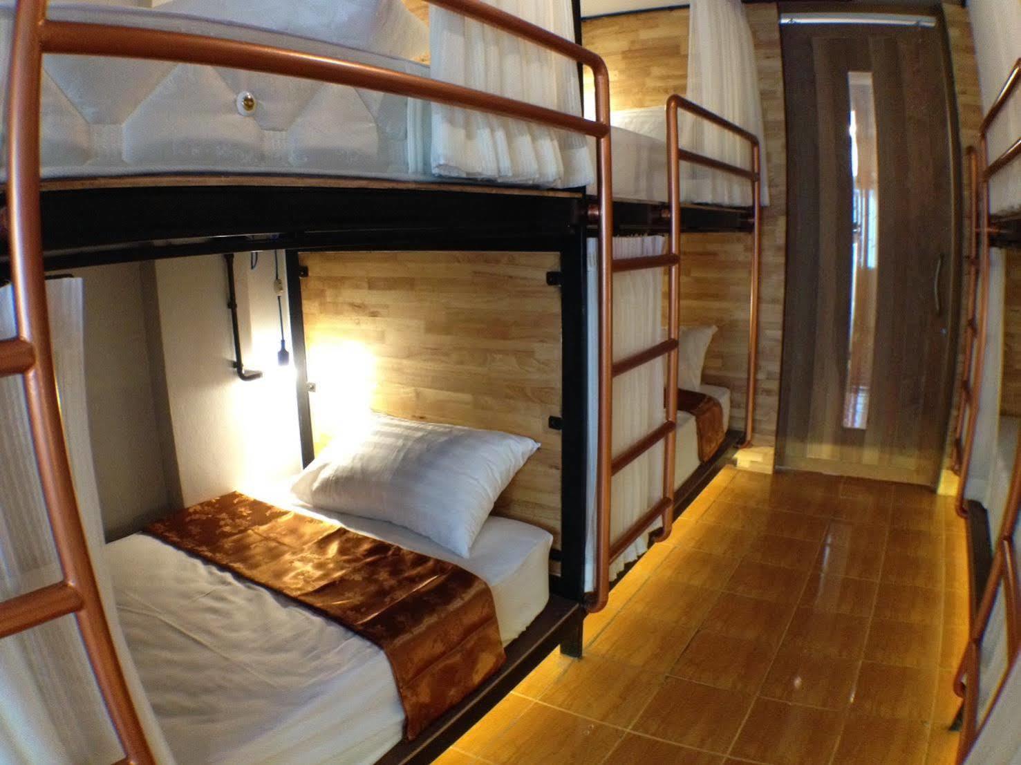 Sleep Owl Hostel Bangkok Exterior foto