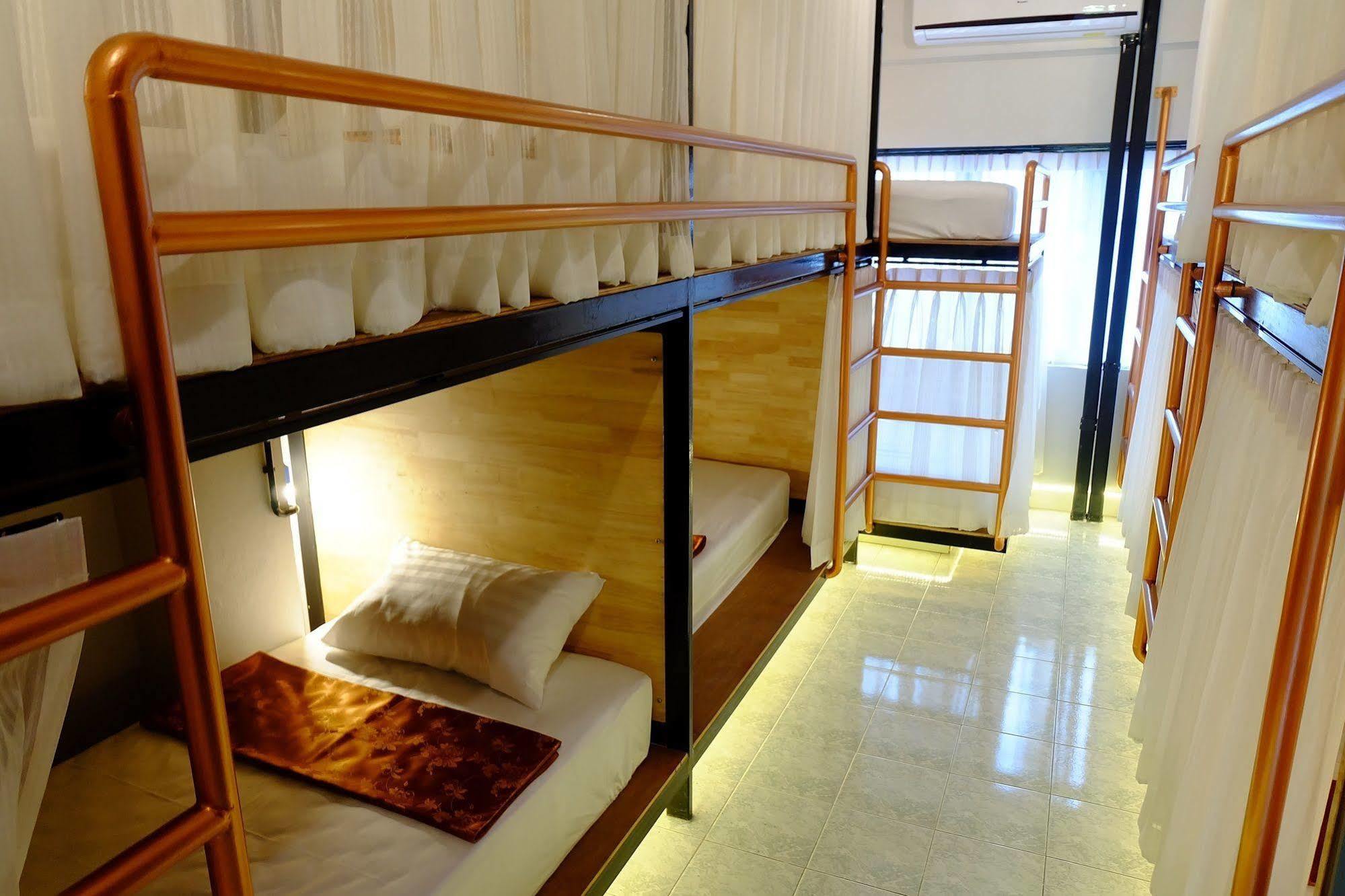 Sleep Owl Hostel Bangkok Exterior foto