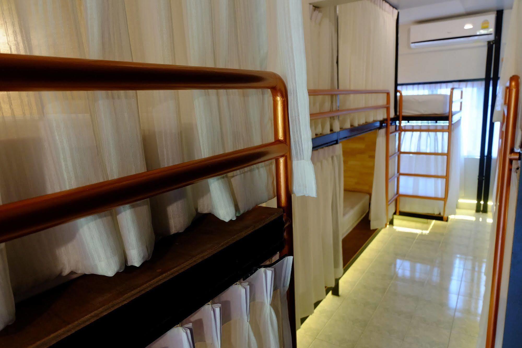 Sleep Owl Hostel Bangkok Exterior foto