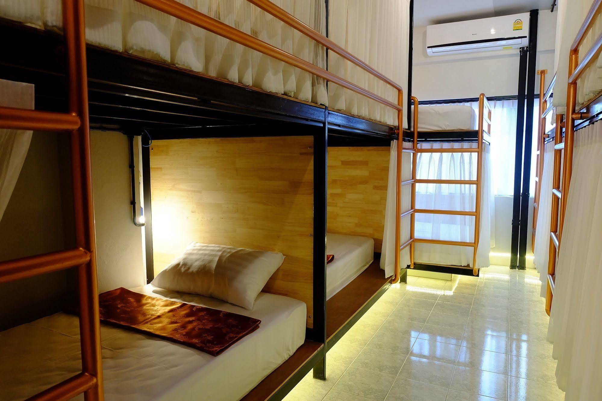Sleep Owl Hostel Bangkok Exterior foto