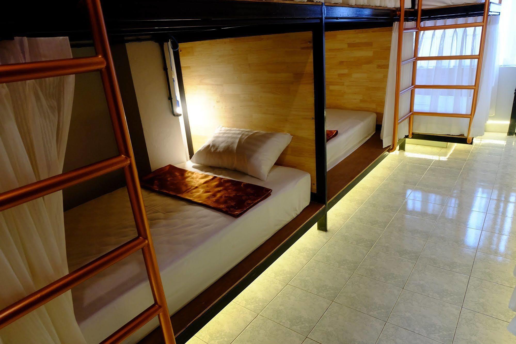 Sleep Owl Hostel Bangkok Exterior foto