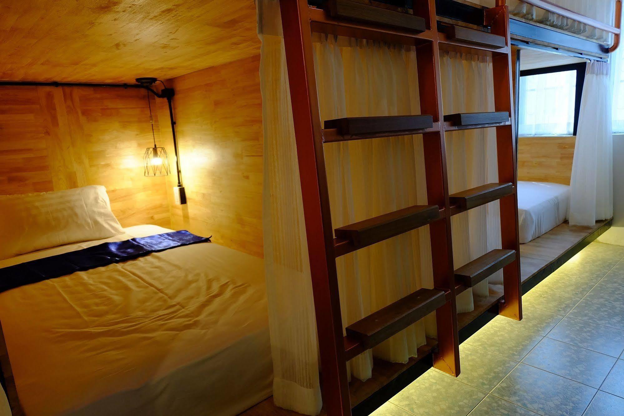 Sleep Owl Hostel Bangkok Exterior foto