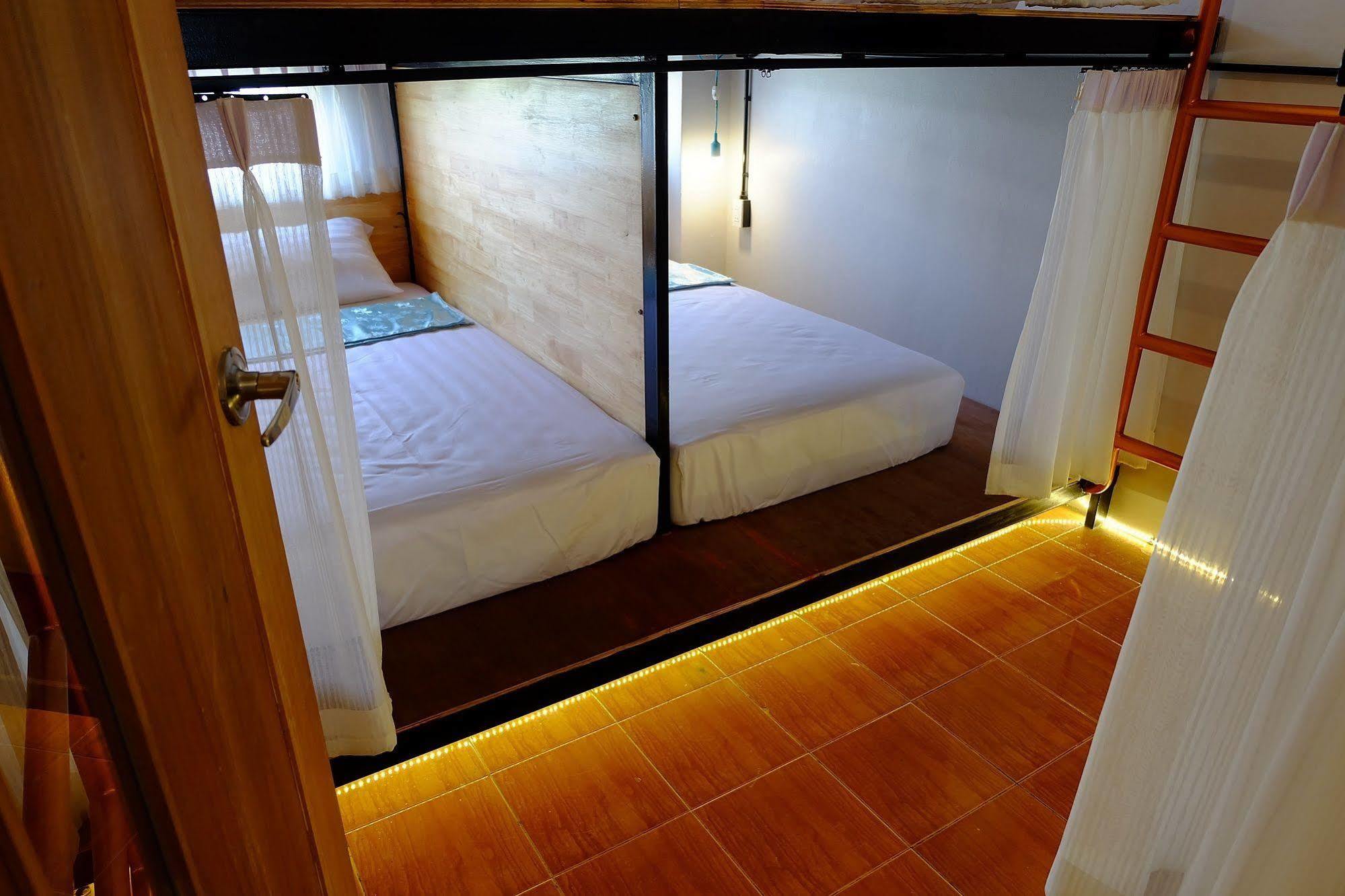 Sleep Owl Hostel Bangkok Exterior foto