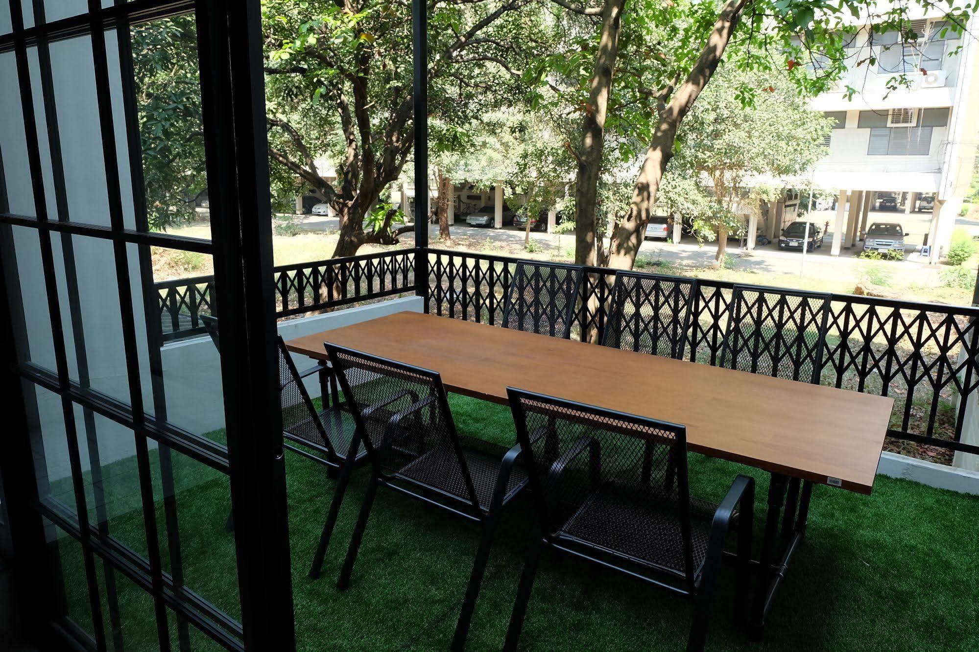 Sleep Owl Hostel Bangkok Exterior foto
