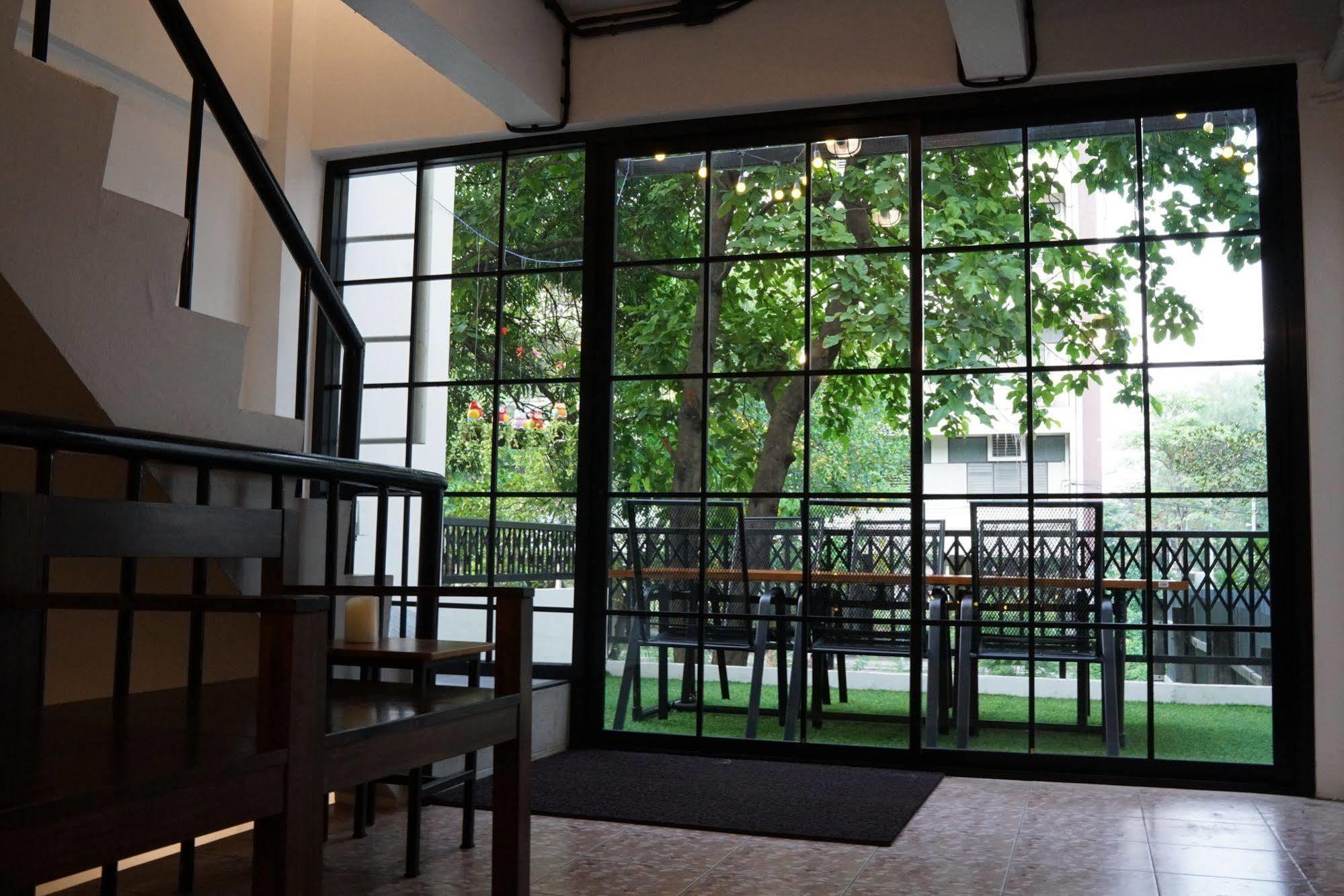 Sleep Owl Hostel Bangkok Exterior foto