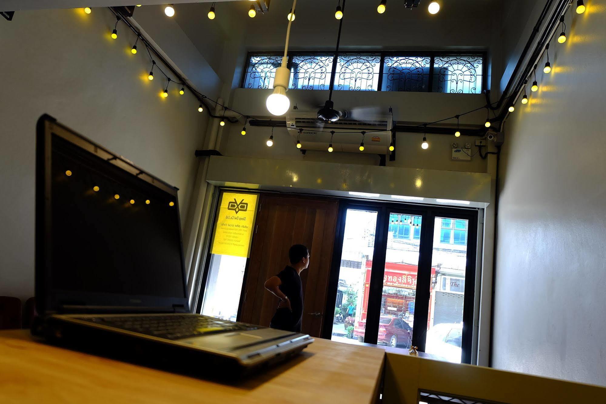 Sleep Owl Hostel Bangkok Exterior foto