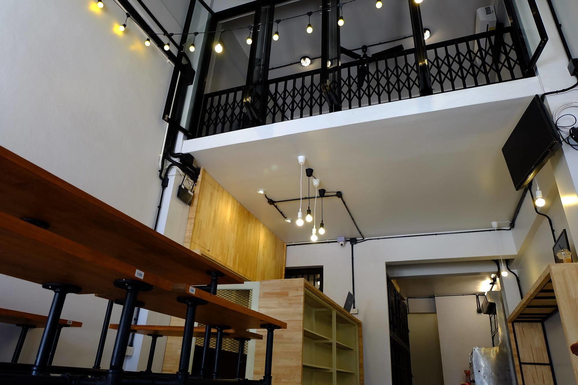 Sleep Owl Hostel Bangkok Exterior foto