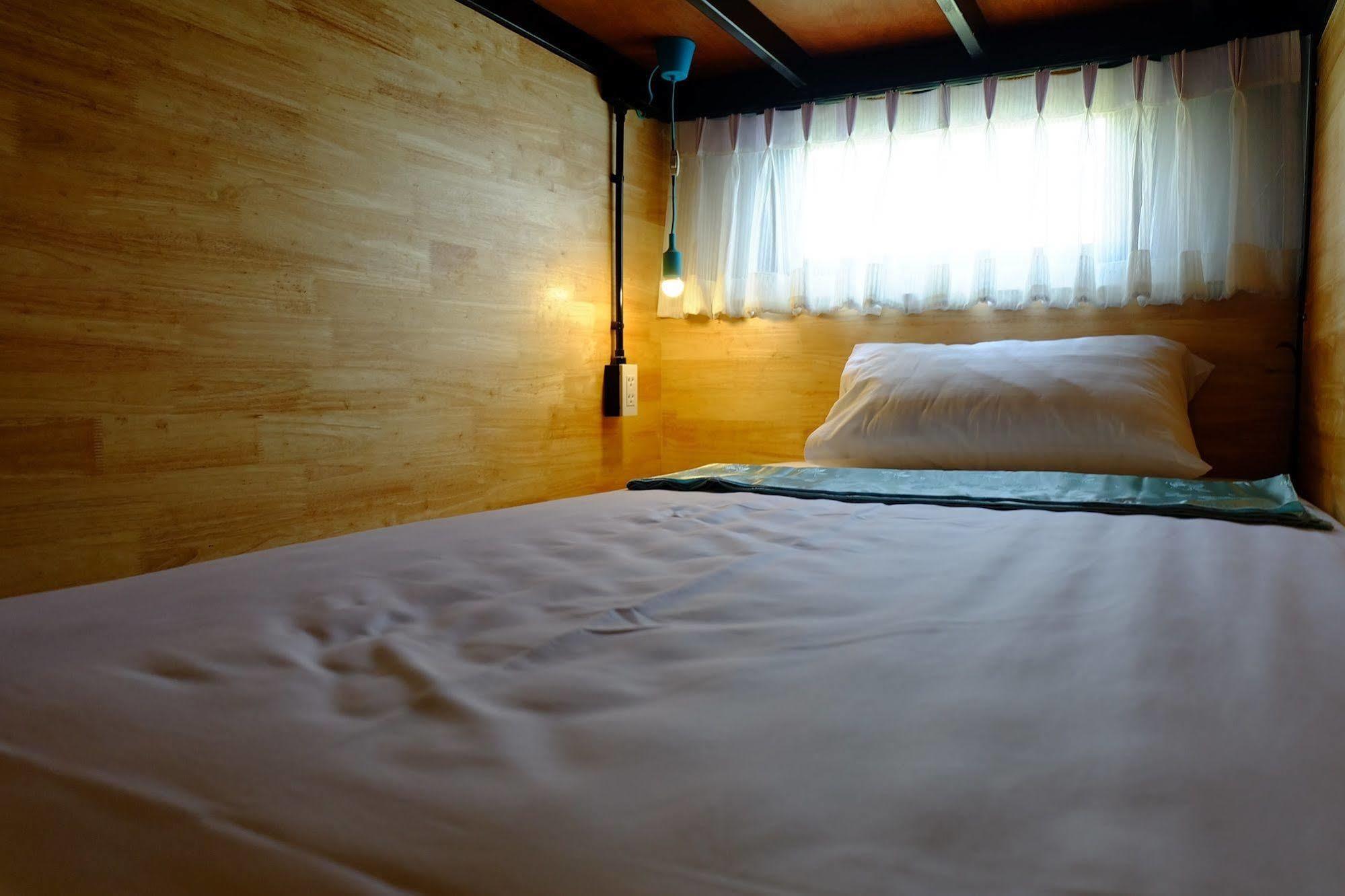 Sleep Owl Hostel Bangkok Exterior foto