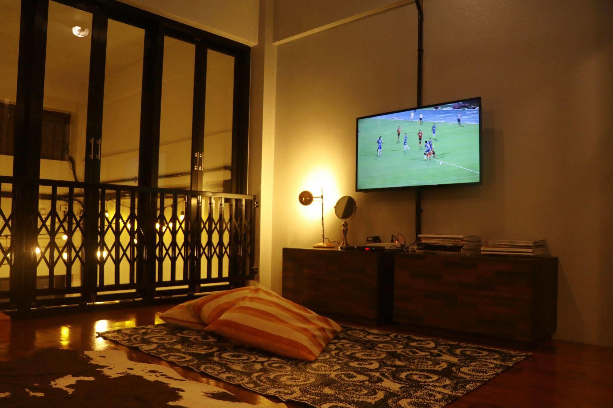 Sleep Owl Hostel Bangkok Exterior foto