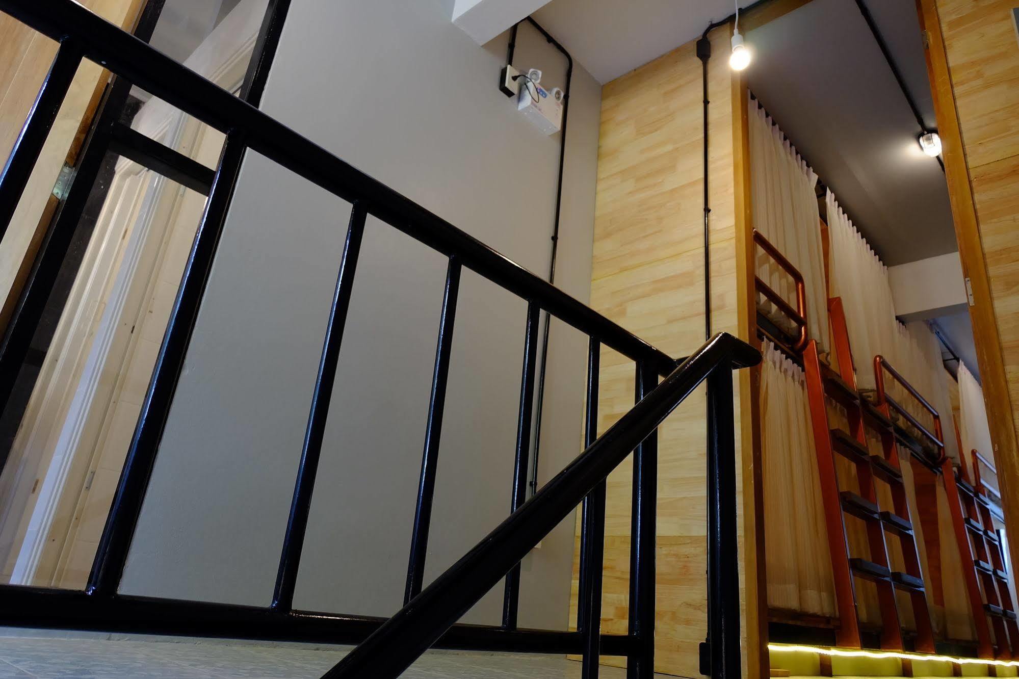 Sleep Owl Hostel Bangkok Exterior foto