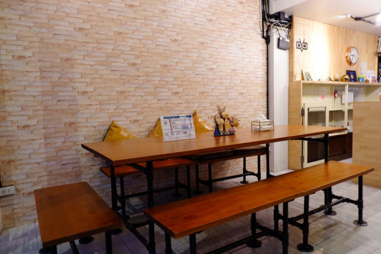 Sleep Owl Hostel Bangkok Exterior foto
